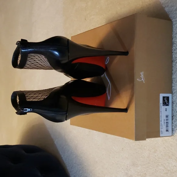 Christian Louboutin size 40 color Black leather 100% Authentic - Picture 4 of 17